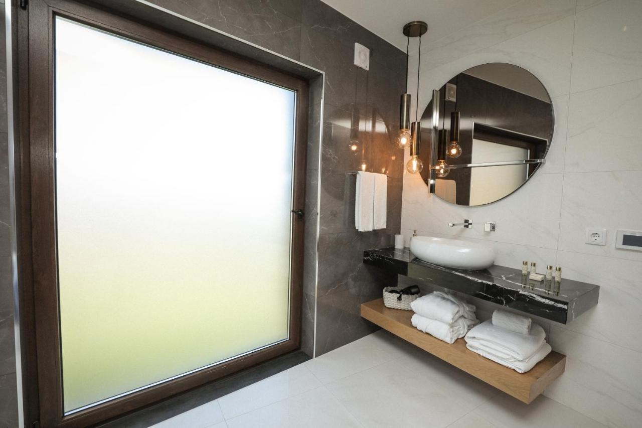 Mountain Whisper Villa Gondramaz Ngoại thất bức ảnh