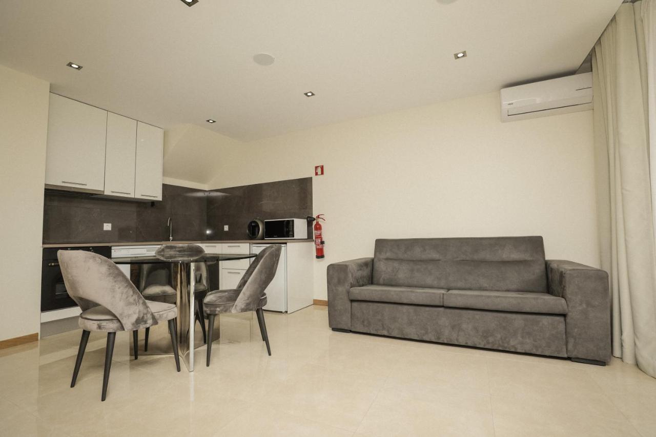 Mountain Whisper Villa Gondramaz Ngoại thất bức ảnh